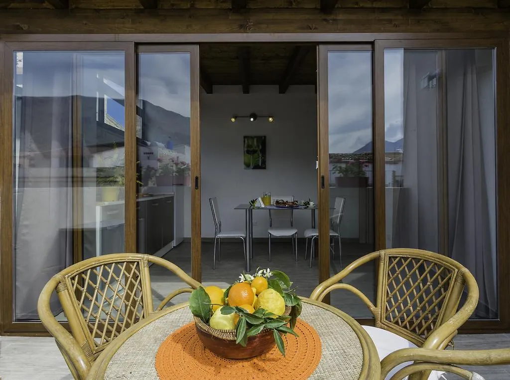 Arricampati Airport Rooms & Bringo Car Rental Carini Gasthuis