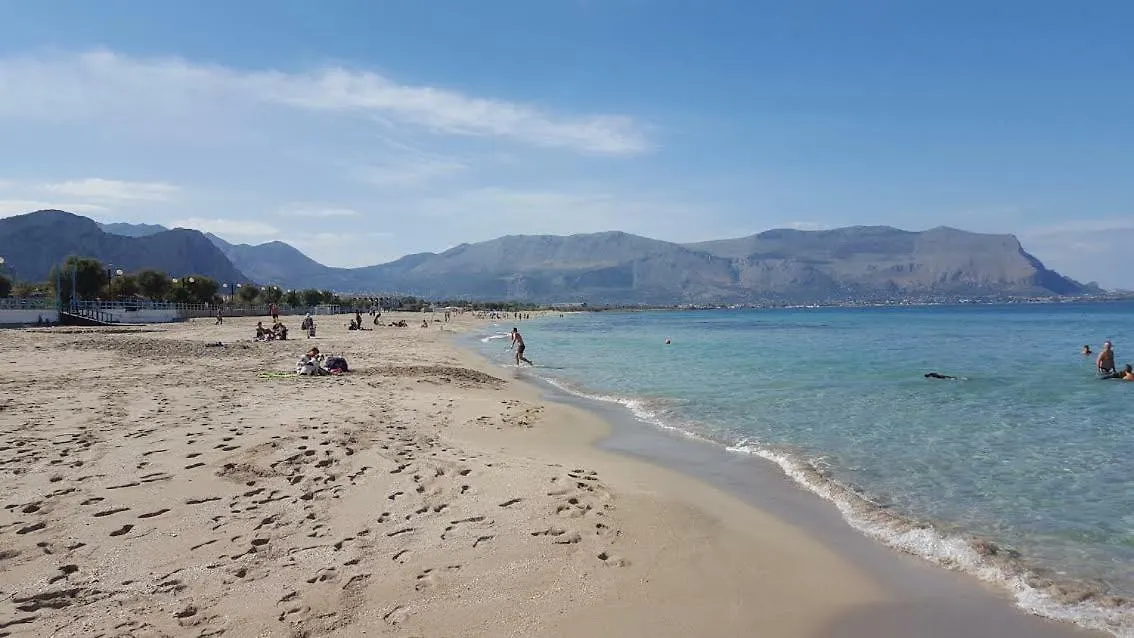 Arricampati Airport Rooms & Bringo Car Rental Carini 0*,  Italia